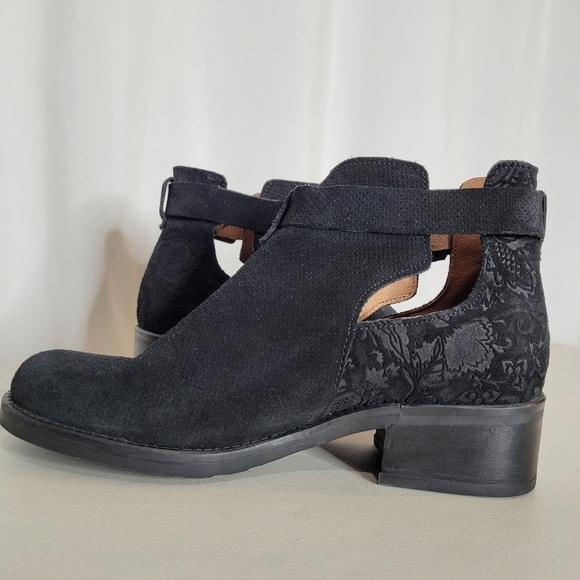 Tara M. Keegan Black Suede Leather Ankle Boots - Size 6 - 6.5 - Picture 2 of 15